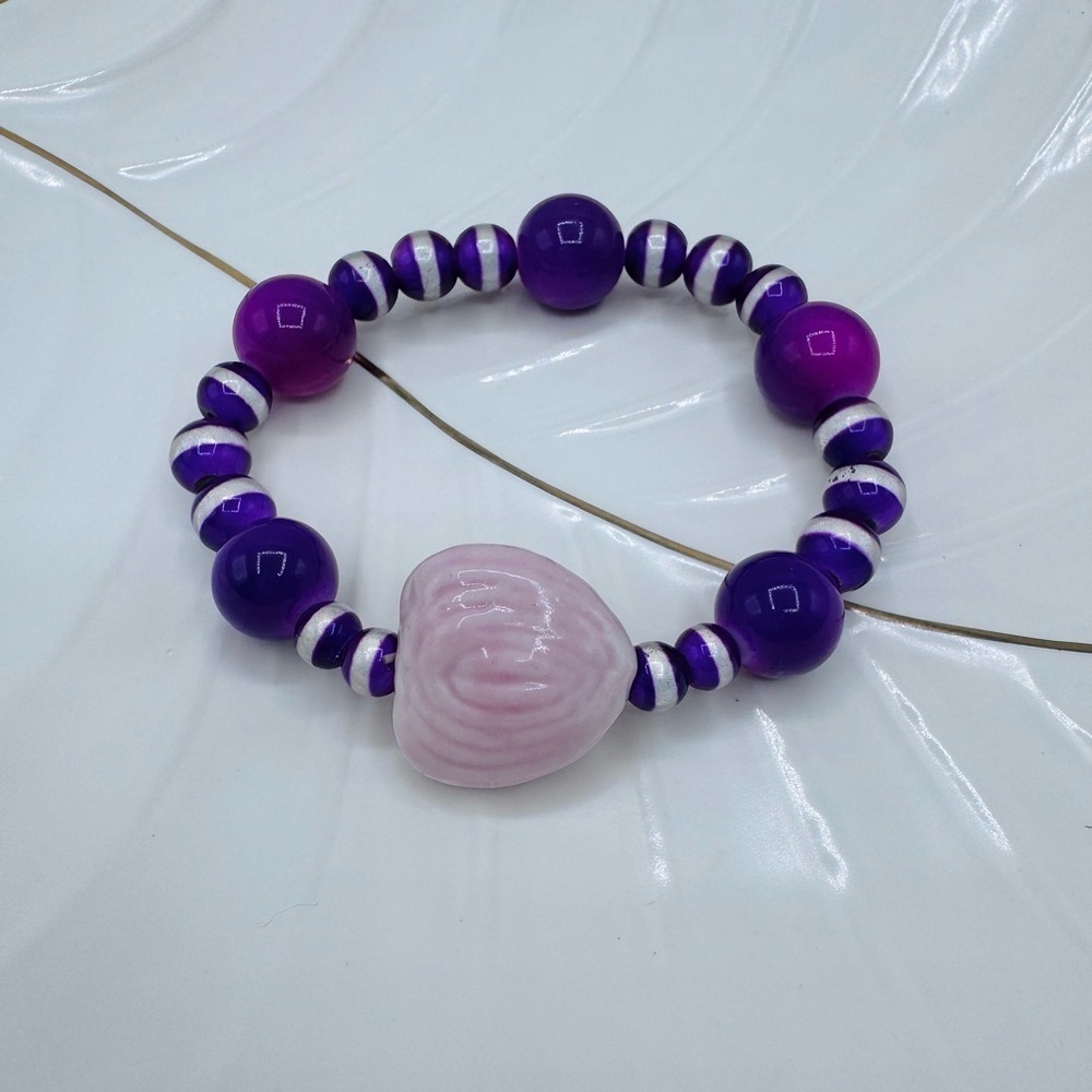 Vibrant Beaded Bracelet with Ceramic Heart Shell Accent